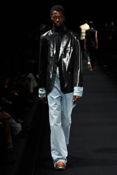 Look 15